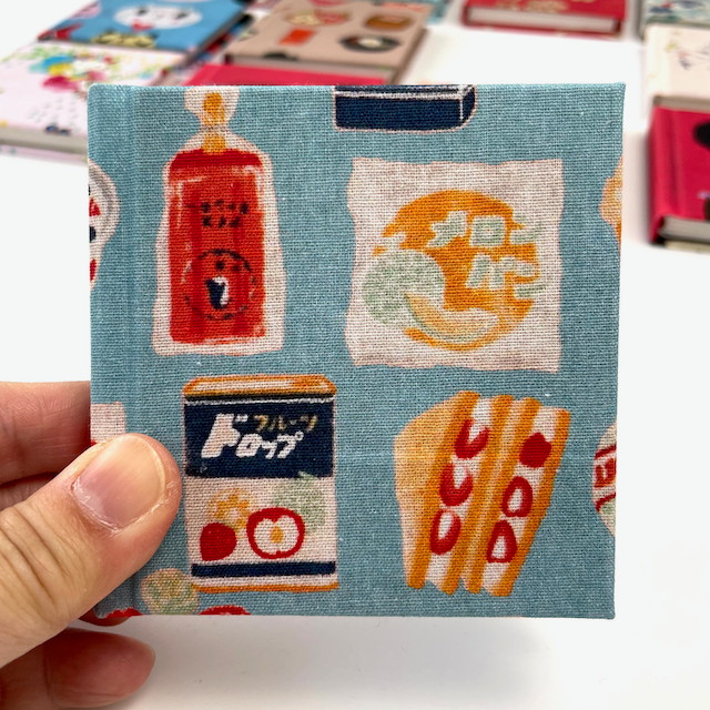 Tiny Japanese snacks (blue)